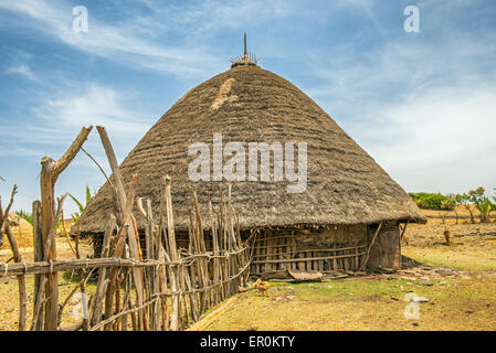 Tradizionale casa di villaggio nei pressi di Addis Abeba, in Etiopia, in Africa Foto Stock