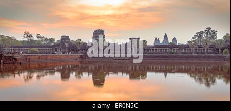 Sunrise su Angkor Vat tempio, Cambogia Foto Stock