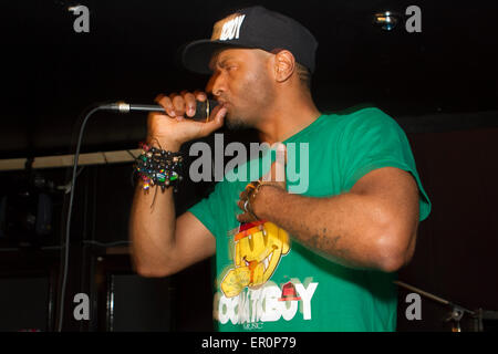 Loony Johnson cantante kizomba eseguendo a Manchester nel 2015 Credit: Ewa Skibinska/Alamy Live News Foto Stock