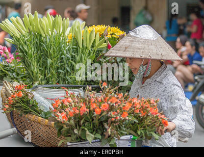 Fiorista di strada di Hanoi Foto Stock