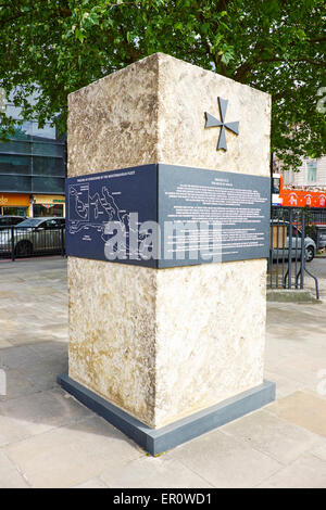 A Malta la seconda guerra mondiale Memorial Byward Street London REGNO UNITO Foto Stock