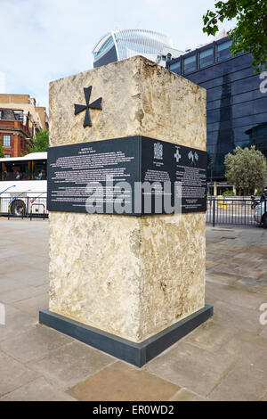 A Malta la seconda guerra mondiale Memorial Byward Street London REGNO UNITO Foto Stock
