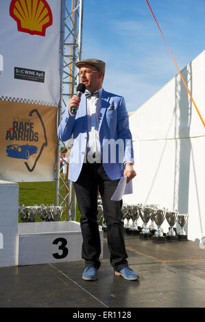 Aarhus, Danimarca. Xxiv Maggio, 2015. Sua Altezza Reale Joachim Principe è un appassionato di race driver. Racing nel suo white Lotus Cortina, fece per il podio e ha ricevuto un trofeo di questa giornata di sole nel maggio Credito: Brian Bjeldbak/Alamy Live News Foto Stock