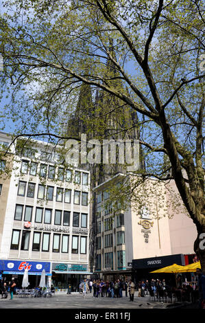 Colonia,Koln,Wallrafplatz,Kolner Dom,zona pedonale,della Renania settentrionale-Vestfalia,Germania Foto Stock