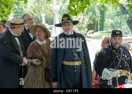 Philadelphia, Pennsylvania, USA. Xxiv Maggio, 2015. La guerra civile re-enactors presso il Memorial Day parata tenutasi presso la storica nazionale cimitero di alloro in Philadelphia PA dove molti soldati di guerre americane sono state previste per il resto. Credito: Ricky Fitchett/ZUMA filo/Alamy Live News Foto Stock