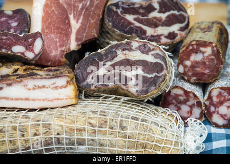 Close-up del cibo, Praga street market lungo gli argini del fiume Vltava, Praga, Repubblica Ceca, Europa Foto Stock