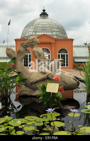 Una fotografia del Conservatorio di due sorelle nei giardini botanici di New Orleans, in Louisiana, Stati Uniti d'America. Foto Stock