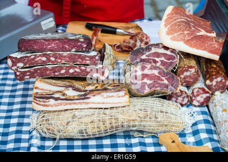 Close-up del cibo, Praga street market lungo gli argini del fiume Vltava, Praga, Repubblica Ceca, Europa Foto Stock