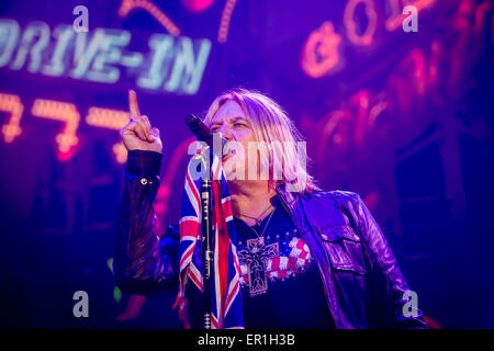 Ostrava, Repubblica Ceca. 22 Maggio, 2015. Joe Elliott, cantante inglese di rock band Def Leppard eseguendo in Ostrava, Repubblica ceca, 22 maggio 2015. © Petr Sznapka/CTK foto/Alamy Live News Foto Stock