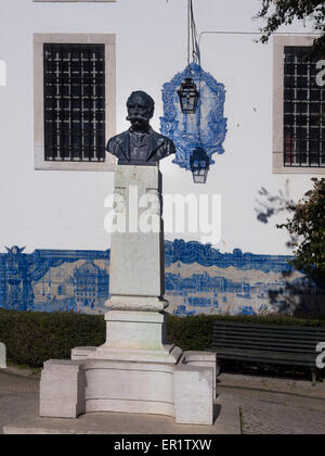 LISBONA, PORTOGALLO - 06 MARZO 2015: Busto di Julio De Castilho nella chiesa di Santa Luzia Foto Stock