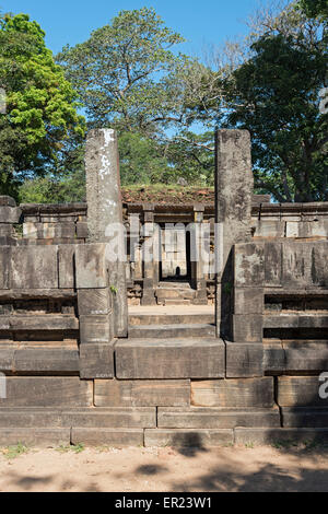 Rovinato Shiva Devale Tempio n. 1, Polonnaruwa, Sri Lanka Foto Stock