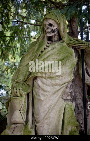 Europa, Deutschland, Koeln, der Sensenmann auf dem Melatenfriedhof, das von dem Bildhauer Agosto Schmiemann Responsabile für den Kaufmann Joh Foto Stock