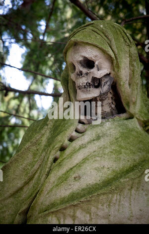 Europa, Deutschland, Koeln, der Sensenmann auf dem Melatenfriedhof, das von dem Bildhauer Agosto Schmiemann Responsabile für den Kaufmann Joh Foto Stock