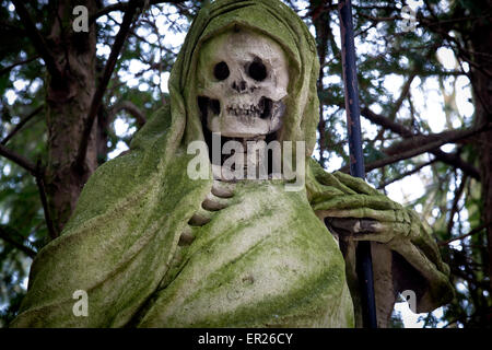 Europa, Deutschland, Koeln, der Sensenmann auf dem Melatenfriedhof, das von dem Bildhauer Agosto Schmiemann Responsabile für den Kaufmann Joh Foto Stock