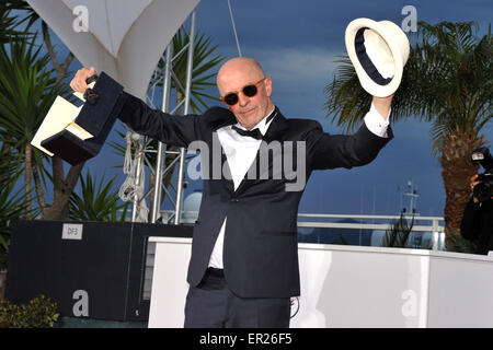 Direttore Jacques Audiard, vincitore della Palma d'Oro per il suo film 'Dheepan', assiste il "Palm D'Or Vincitori' photocall durante la 68annuale di festival di pellicola di Cannes il 24 maggio 2015 a Cannes Foto Stock