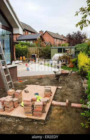 Patio con giardino in costruzione. Foto Stock