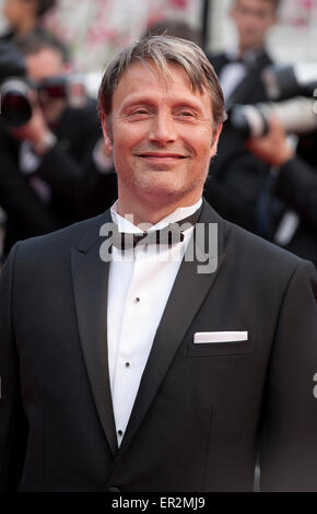 Cannes, Francia, 24 maggio 2015. Attore Mads Mikkelsen alla cerimonia di chiusura e la premiere de la glace et Le Ciel al 68esimo Festival del Cinema di Cannes, domenica 24 maggio 2015, Cannes, Francia. Credito: Doreen Kennedy/Alamy Live News Foto Stock