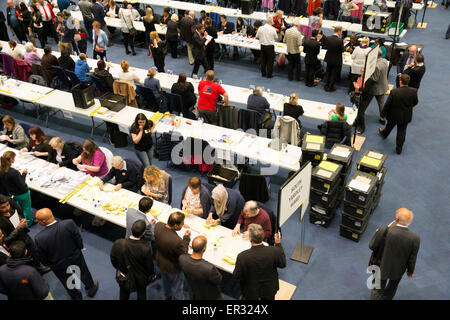 Elezioni generali 2015 conte prendendo parte alla CPI in Birmingham. Foto Stock