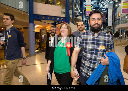 Jess Phillips foto di vincere il suo sedile per Birmingham Yardley alle elezioni generali conte nel 2015 Foto Stock