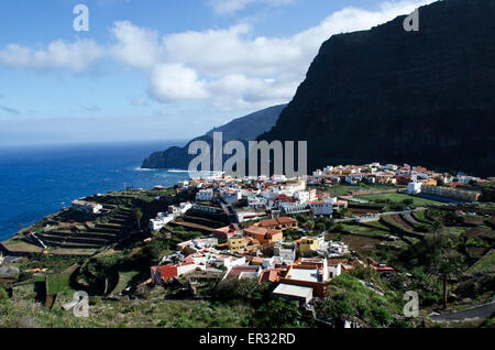 Città Agulo con coste, isola di La Gomera, isole Canarie, Spagna Foto Stock