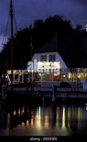 DEU, Germania, Meclemburgo-Pomerania, Ahrenshoop presso il Mar Baltico, ristorante Raeucherhaus porto Althagen al Saale Foto Stock