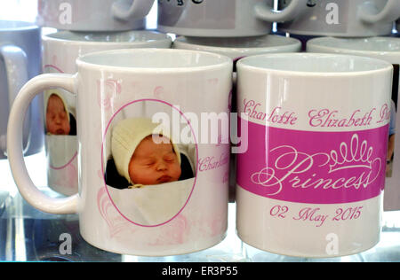 Princess Charlotte souvenir mug in London Tourist shop Foto Stock