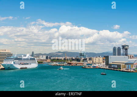 Panoramica di Barcellona dal porto di Barcellona, in Catalogna, Spagna Foto Stock