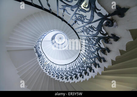 Il famoso tulip scala al Queen's House, una ex residenza reale nel Royal Borough of Greenwich, Londra Foto Stock