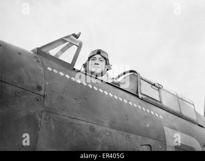 Squadron Leader Stanford Tuck, Royal Air Force nel suo Hawker Hurricane. Foto Stock