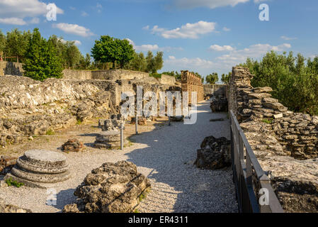 Grotte di Catullo,la villa romana sa come Villa Catulliana o "Grotte di Catullo',I secolo A.C.,le colonne di cryptoport Foto Stock