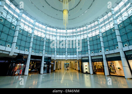 Interno della Moda Mall shopping mall di Manama, Bahrain Foto Stock