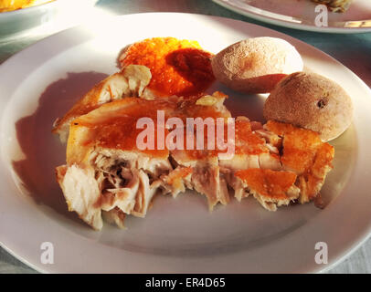 Filetto di pesce e tipica canaria patate Foto Stock