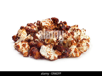 Popcorn sapore di cioccolato isolato su sfondo bianco Foto Stock