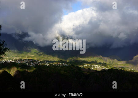 Città Cilaos nel Cirque de Cilaos, isola della Réunion, Francia Foto Stock