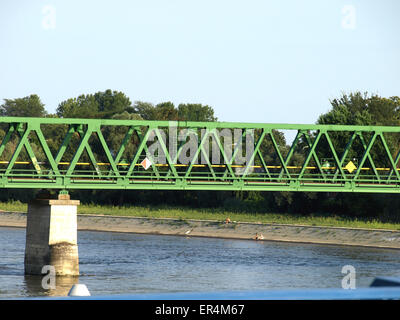 Ponte Ferroviario sul fiume Drava a Osijek Foto Stock