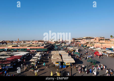 'DJeema el fnaa' - La frenetica Marrakech piazza del mercato Foto Stock