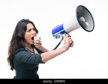 Imprenditrice urlando nel megafono isolato su uno sfondo bianco Foto Stock