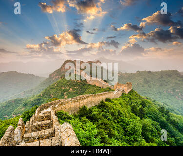 La Grande Muraglia della Cina presso la sezione Jinshanling. Foto Stock