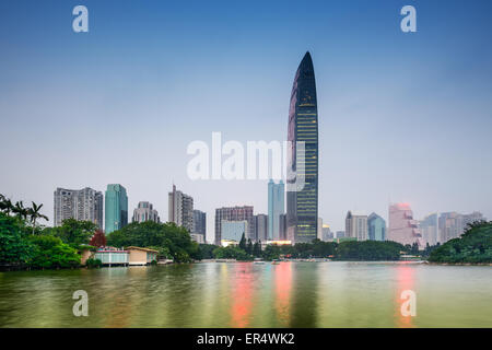 Shenzhen, Cina skyline del centro di litchi Park. Foto Stock