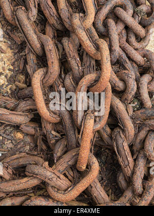 Vecchie e arrugginite catene, Isle of Wight, Hampshire, Inghilterra Foto Stock