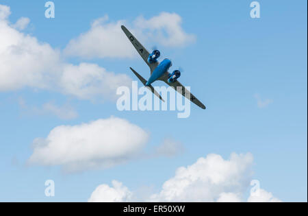 Avro Anson diciannove presso la collezione Shuttleworth VE Airshow di giorno, Old Warden Aerodrome, 3 maggio 2015 Foto Stock