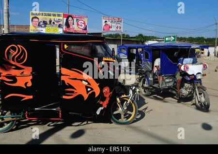 Motokar in PUERTO PIZARRO . Dipartimento di Tumbes .PERÙ Foto Stock