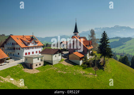Giornata di primavera nel borgo subalpino di bramboden, Canton Lucerna, Svizzera. Foto Stock