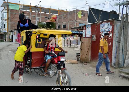 Circus in PUERTO PIZARRO . Dipartimento di Tumbes .PERÙ Foto Stock