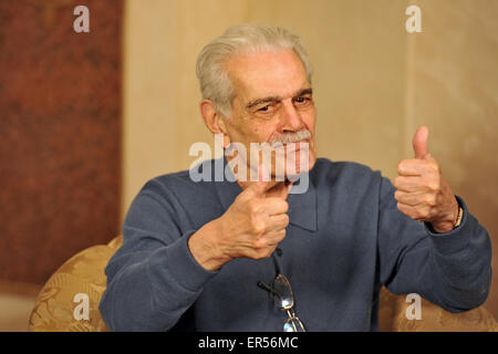 27 maggio 2015 - attore Omar Sharif, che starred in Lawrence d'Arabia e il Dottor Zhivago negli anni sessanta, è stato diagnosticato con la malattia di Alzheimer. Il 83-anno-vecchio star's agente ha confermato la notizia. Nella foto: 31 Marzo 2012 - Moscow, Russia - 31 Marzo 2012. - Russia, Mosca. - Omar Sharif al fondo della Federazione Carità evento all'Ukraina Hotel. © PhotoXpress/ZUMAPRESS.com/Alamy Live News Foto Stock