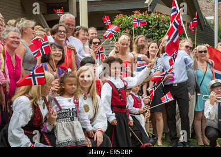 New Orleans, Louisiana - Norwegian-Americans a raccogliere i marinai norvegesi la Chiesa a celebrare il Giorno della Costituzione. Foto Stock