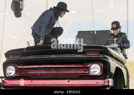 Shakopee, Minnesota, Stati Uniti d'America. Xxiv Maggio, 2015. Il rapper YELAWOLF suona dal vivo sul palco del Soundset music festival a Canterbury Park in Shankopee, Minnesota © Daniel DeSlover/ZUMA filo/Alamy Live News Foto Stock