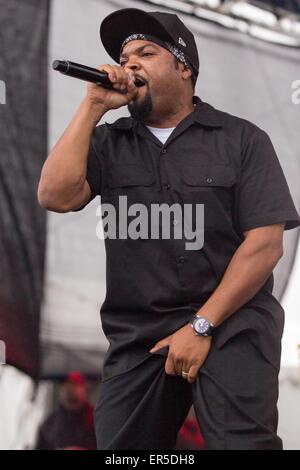 Shakopee, Minnesota, Stati Uniti d'America. Xxiv Maggio, 2015. Il rapper Ice Cube si esibisce dal vivo sul palco del Soundset music festival a Canterbury Park in Shankopee, Minnesota © Daniel DeSlover/ZUMA filo/Alamy Live News Foto Stock