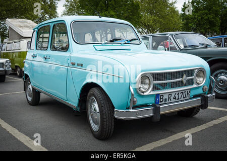 Berlino - 10 Maggio 2015: Economia auto Renault 4. La ventottesima Berlin-Brandenburg Oldtimer giorno Foto Stock