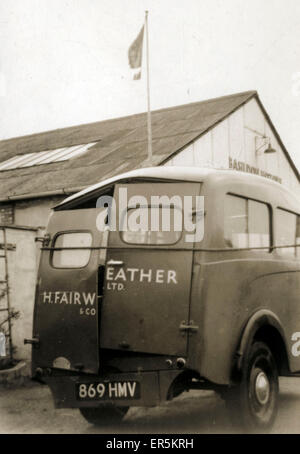 Morris J Type Van Accident, Hyde Works, St James's Lane Foto Stock